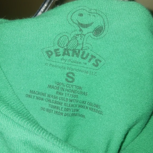 Snoopy Christmas tee - Picture 3 of 4